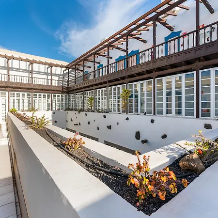 Курортный комплекс Livvo Volcan Lanzarote 5*