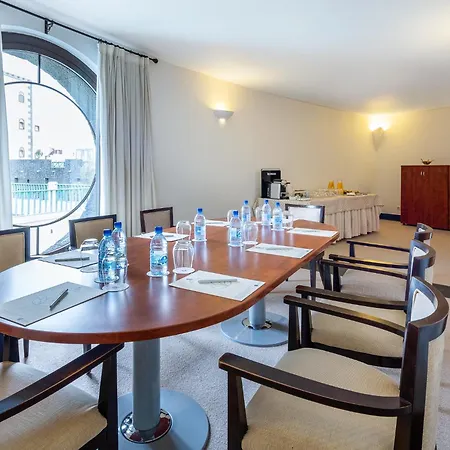 Курортный комплекс Livvo Volcan Lanzarote 5*